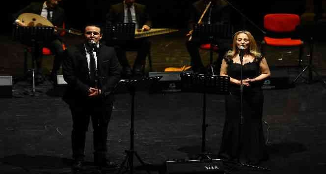 Genç sanatçı, özel günde annesiyle düet yaptı