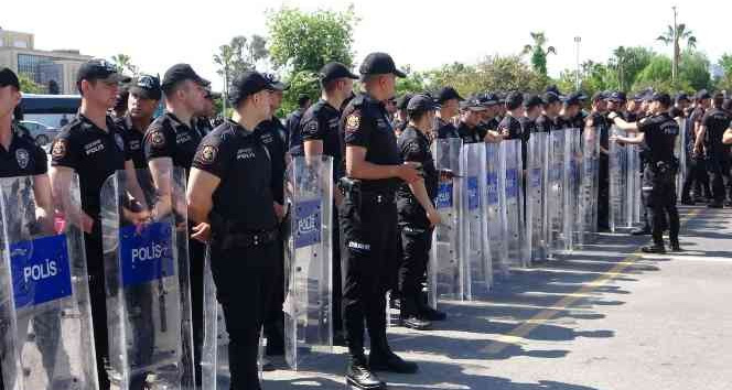 Alpaslan Kuytul, işadamı Koray Sarısaçlı’nın kaçırılması, hürriyetten tahdit, gasp, adam yaralamaya azmettirmek suçlamaları ile gözaltına alındı