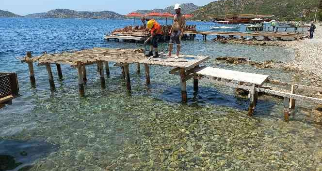 Marmaris’in kırsal mahallelerinde kaçak iskele yıkımları başladı