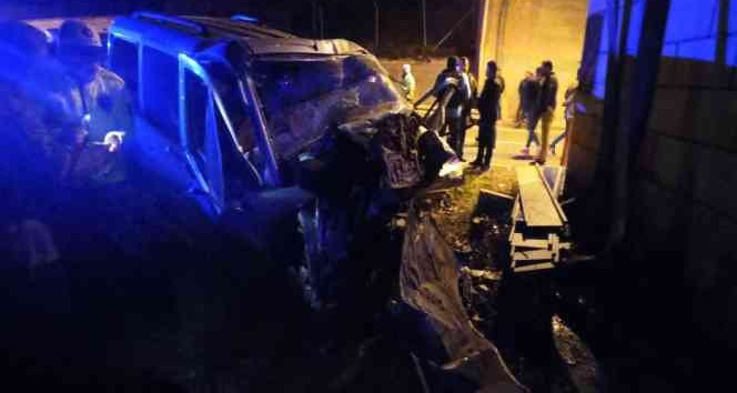 Gümüşhane’de yoldan çıkan araç tünel duvarına çarptı: 1 ölü