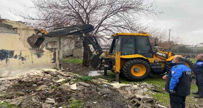 Osmaniye’de metruk binalar yıkılıyor