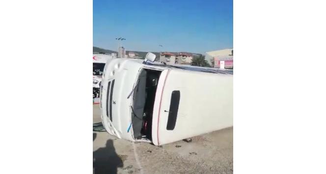 Afyonkarahisar’da trafik kazası, 17 yaralı