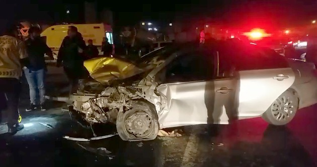 Hakkari’de trafik kazası: Biri polis 2 kişi hayatını kaybetti