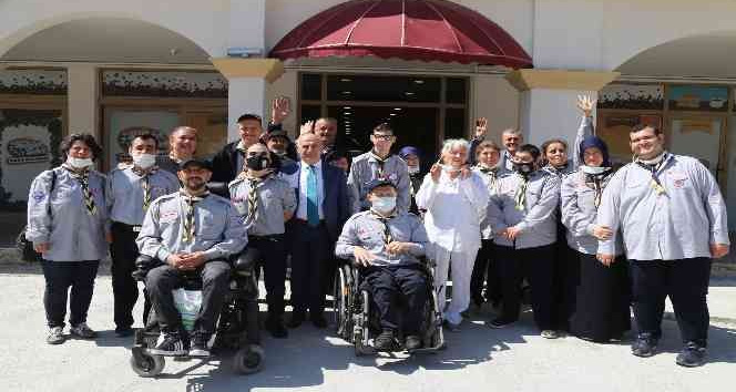 Başkan Akgün, engelli vatandaşlarla kahvaltıda bir araya geldi