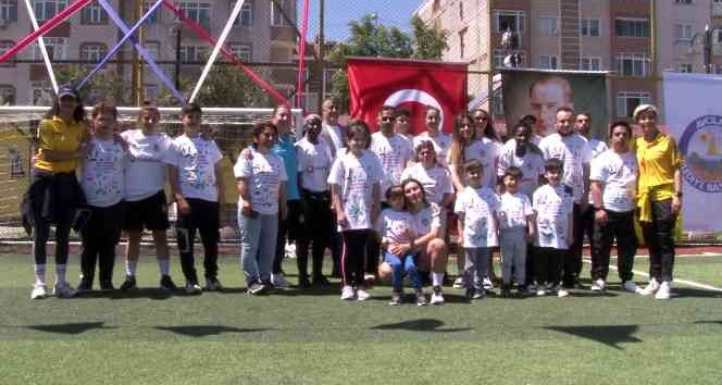 Engelli vatandaşlarla Beşiktaş Kadın Futbol takımı Survivor yarışması yaptı