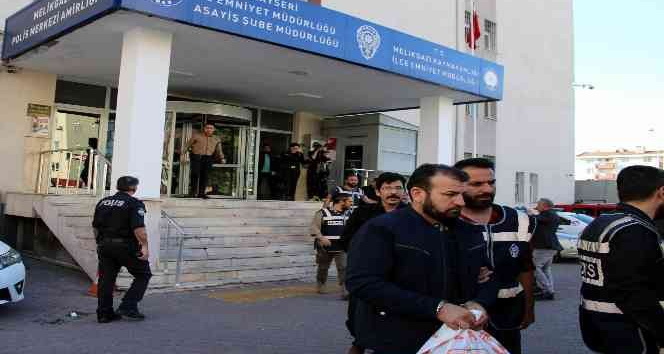 Kayseri’de çeşitli suçlardan hapis cezası ile aranan 8 kişi yakalandı