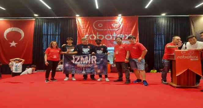 İzmirli öğrenciler Robotex Turkey’de 3 madalya kazandı
