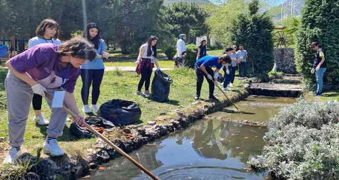 PAÜ Gölbahçe, gönüllü öğrencilerin desteği ile temizlendi