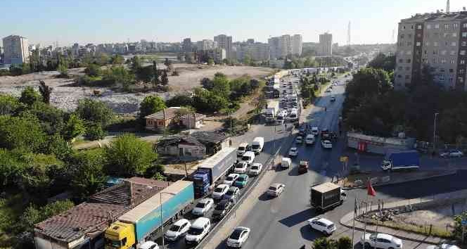 Ataşehir’de yolu kilitleyen tır trafiği 10 gündür devam ediyor