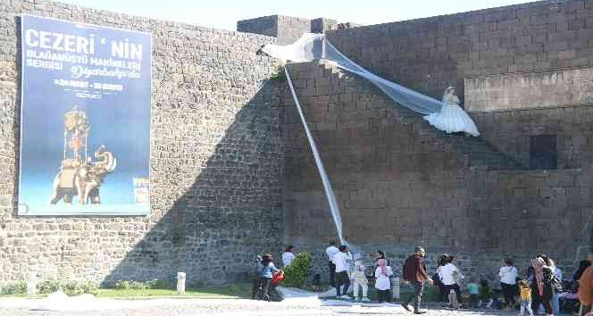 Diyarbakır’ın tarihi mekânlarını gelin duvağı sardı