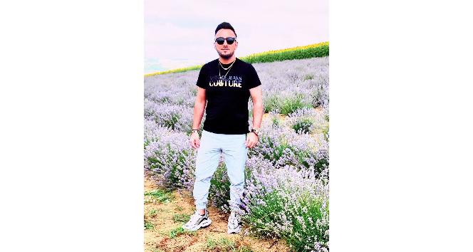 Ünlü modacı Andıç, lavanta bahçesinde defileye hazırlanıyor