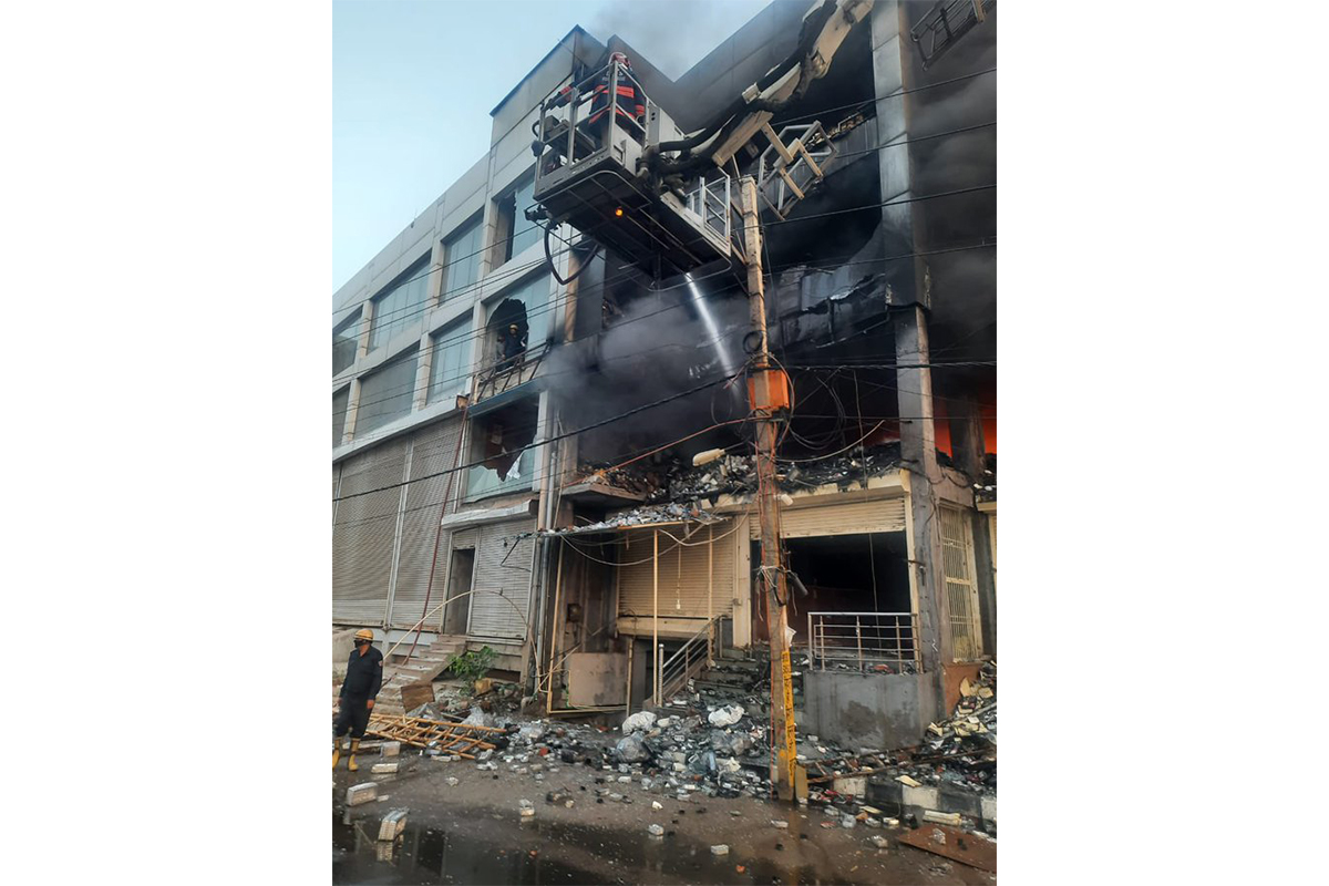 Hindistan'da binada yangın: 26 ölü, 30 yaralı