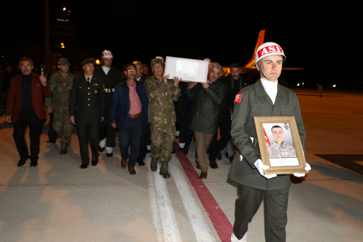 Şehit Güler için Erzincan'da havalimanında uğurlama töreni düzenlendi