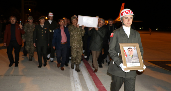 Şehit Güler için Erzincanda havalimanında uğurlama töreni düzenlendi