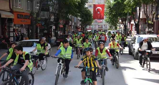 Bilecik’te 19 Mayıs Gençlik Haftası etkinlikleri bisiklet turuyla başladı