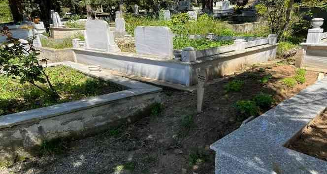 Sinop’taki mezarlık ilgili bekliyor