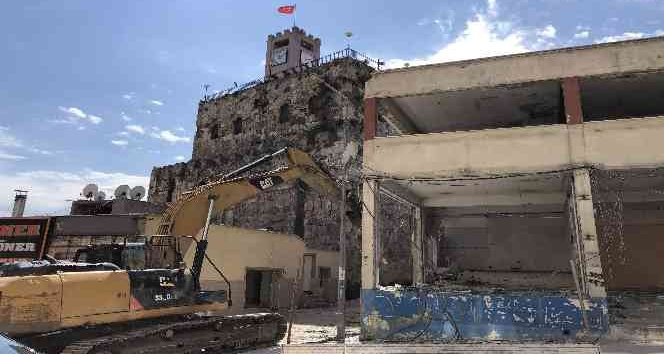 Sinop Meydan Projesi’nde son yıkımlar başladı