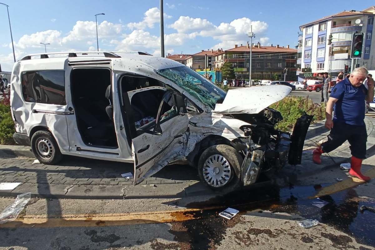 Ankara'da trafik kazası: 1 ölü, 3 yaralı