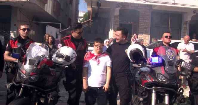 Down Sendromlu gencin asker eğlencesi hayali gerçek oldu