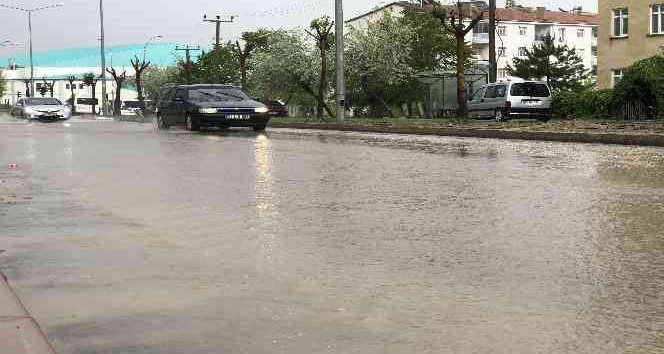 Elazığ’da sağanak yağış etkili oldu