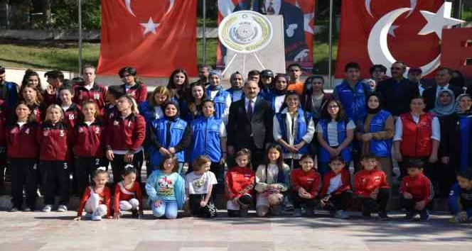 Bilecik’te Gençlik Haftası Atatürk Anıtı’na konulan çelenkle başladı