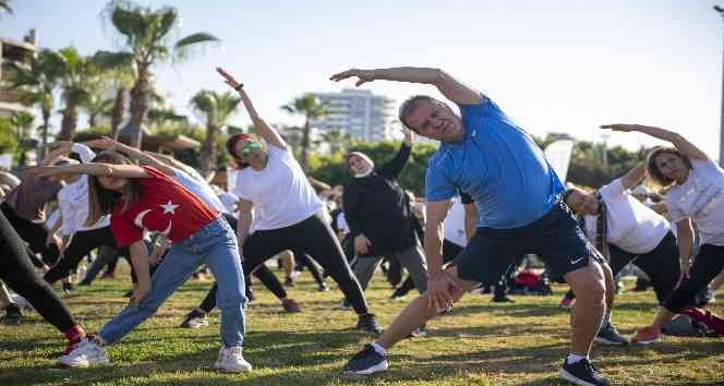 Başkan Seçer, ‘Bilinçli Spor’ etkinliğinde vatandaşlarla spor yaptı