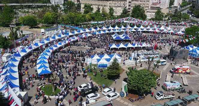 Kan bağışı yapanlara spor ayakkabı hediye