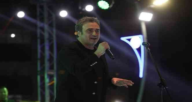 Sincanlılar Kutsi ve Fettah Can ile coştu