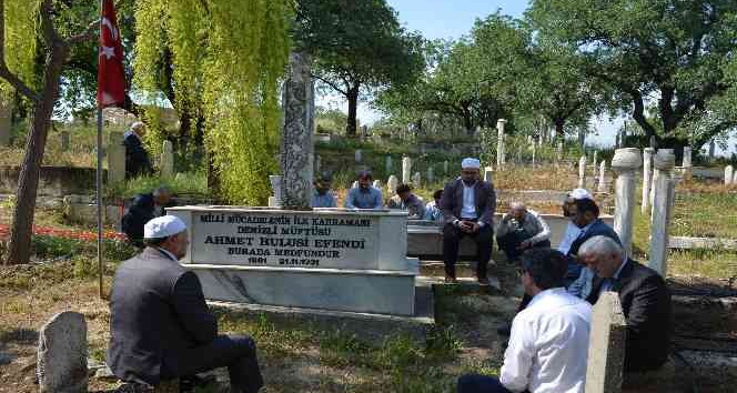Müftü Ahmet Hulusi Efendi kabri başında anıldı