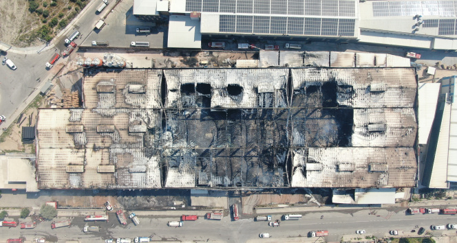 Bursadaki yangın sonrası hurda haline dönen fabrika havadan görüntülendi