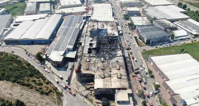 Bursa’da yalıtım malzemeleri üreten fabrika yangını tamamen söndürüldü