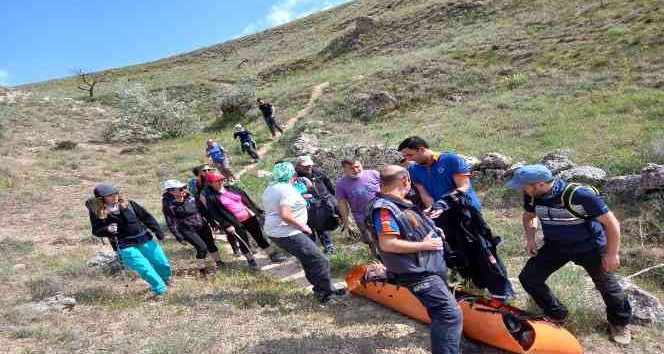 Kapadokya’yı gezerken sakatlanan turisti AFAD ekipleri kurtardı