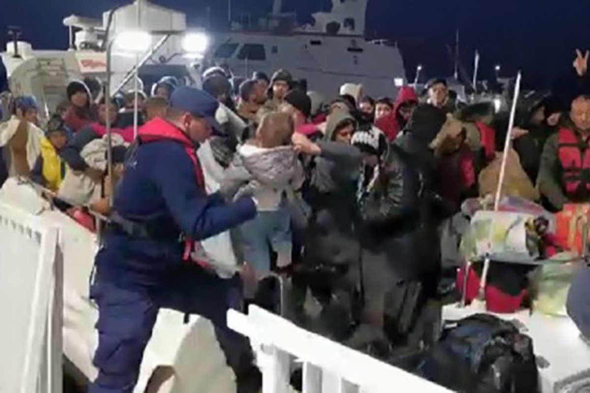 İzmir'deki film gibi göçmen operasyonu Sahil Güvenlik kamerasında