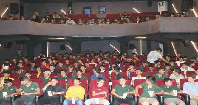 Şanlıurfa’da öğrencilerin sinema keyfi