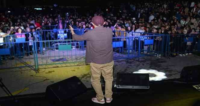 Gençlik Şöleninde gençlere engel