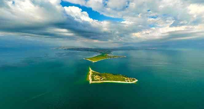 Van’ın el değmemiş adası Maldivler’i aratmıyor