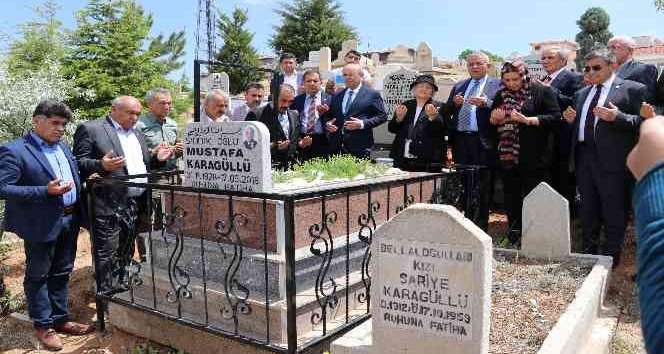 ‘Ahi Baba’ Mustafa  Karagüllü, mezarı başında anıldı