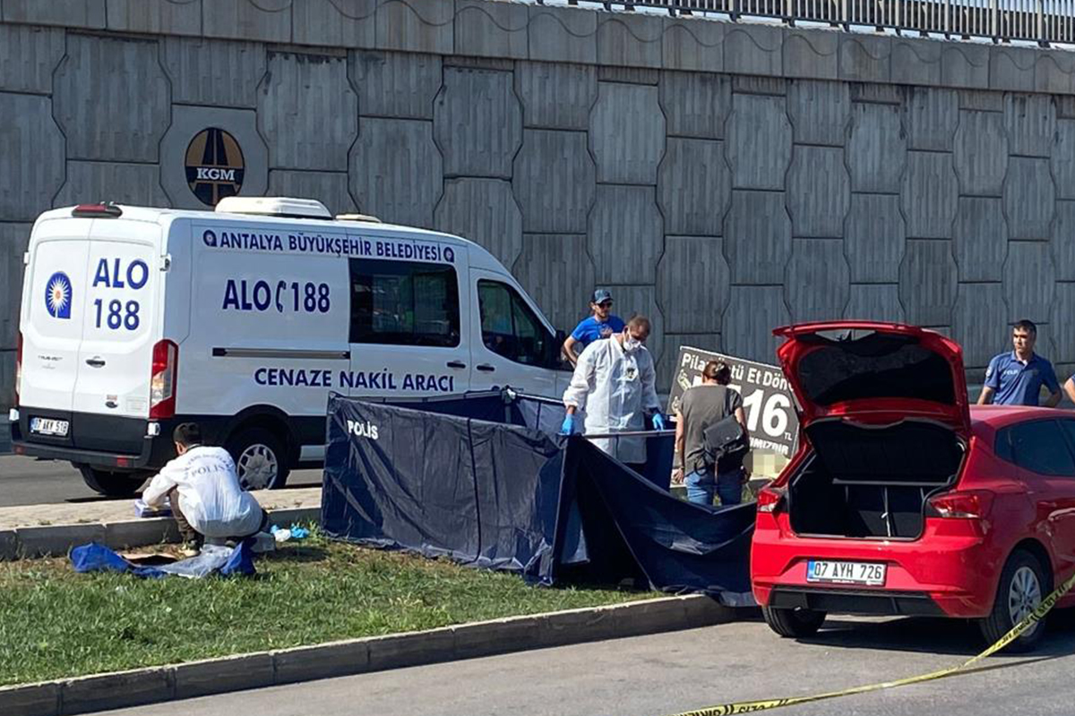 Antalya&#039;da 34 yaşındaki genç, araç içerisinde ölü bulundu