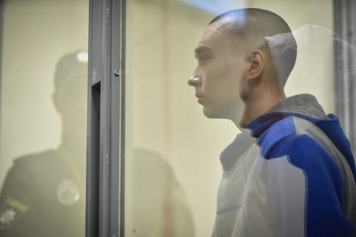 Ukrayna'da yargılanan Rus asker, silahsız sivili öldürdüğünü kabul etti
