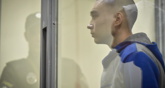 Ukraynada yargılanan Rus asker, silahsız sivili öldürdüğünü kabul etti
