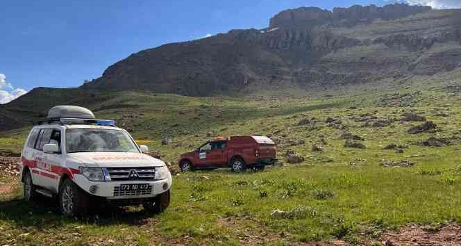 Şırnak’ta kayalıklardan düşen kişi için askeri helikopter havalandı