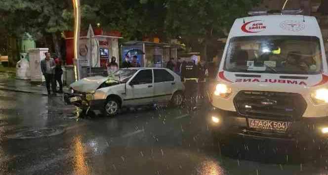 Kocaeli’de belediye otobüsü ile otomobil çarpıştı: 2 yaralı