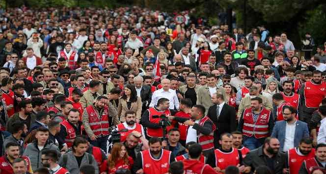 Kılıçdaroğlu gençlerle Anıtkabir’e yürüdü