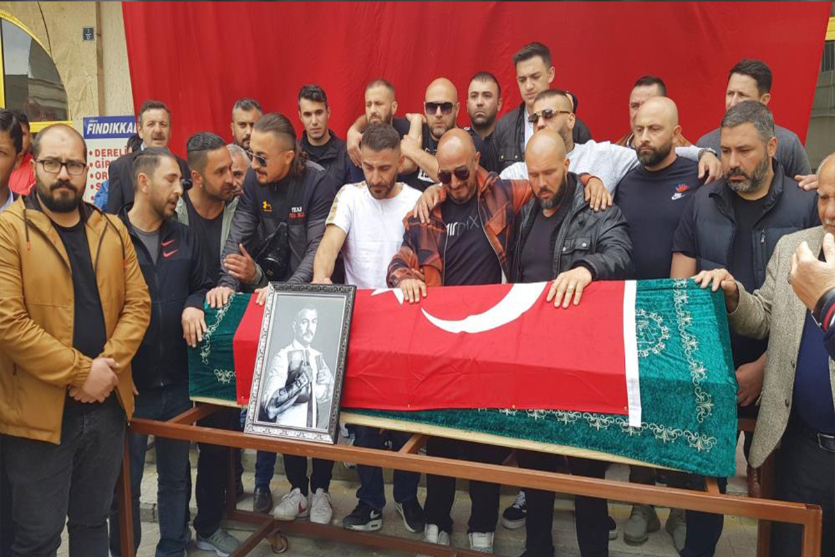 Kalp krizinden ölen şampiyon boksör memleketi Giresun'da son yolculuğuna uğurlandı