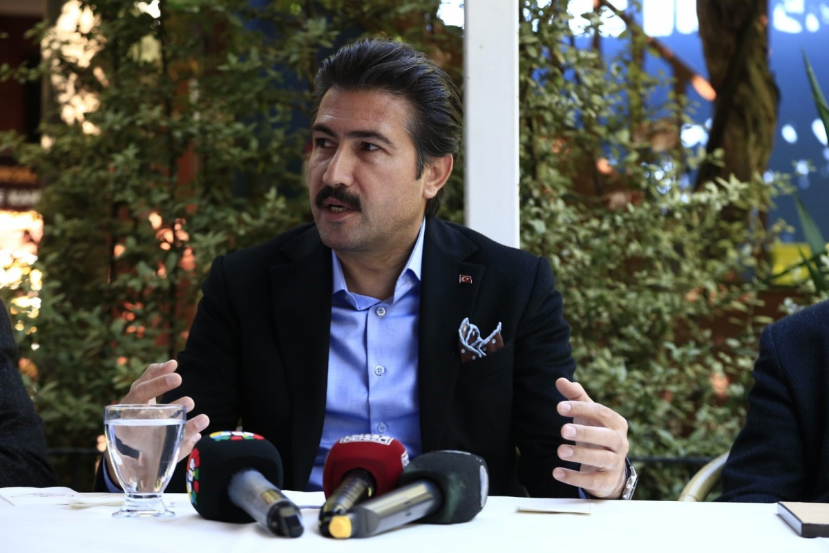 AK Parti Grup Başkanvekili Cahit Özkan görevinden affını istedi