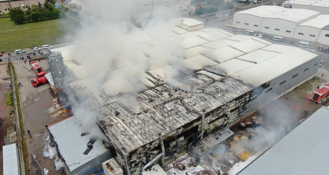 Kayserideki fabrika yangını 62 personelle söndürüldü