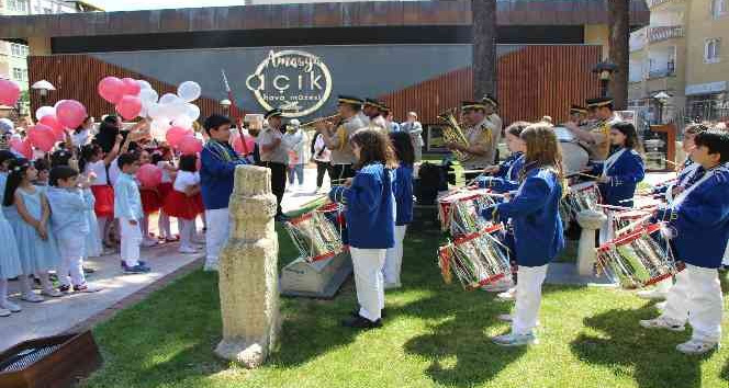 160 yıllık bandodan müze bahçesinde konser