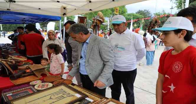 El sanatları sergisine ilgi