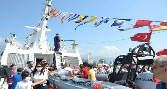İskenderun’da sahil güvenlik botunu bin 930 vatandaş ziyaret etti