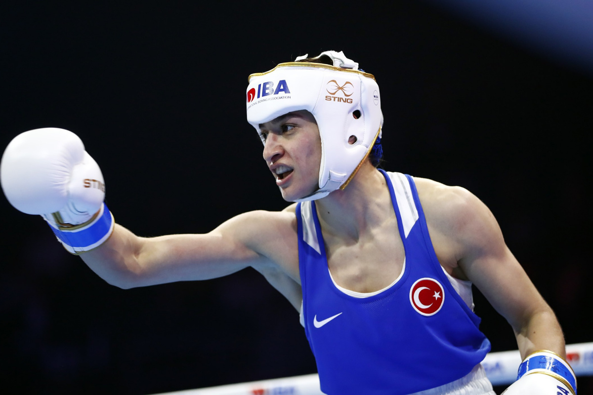 Milli boksör Buse Naz Çakıroğlu dünya şampiyonu oldu!